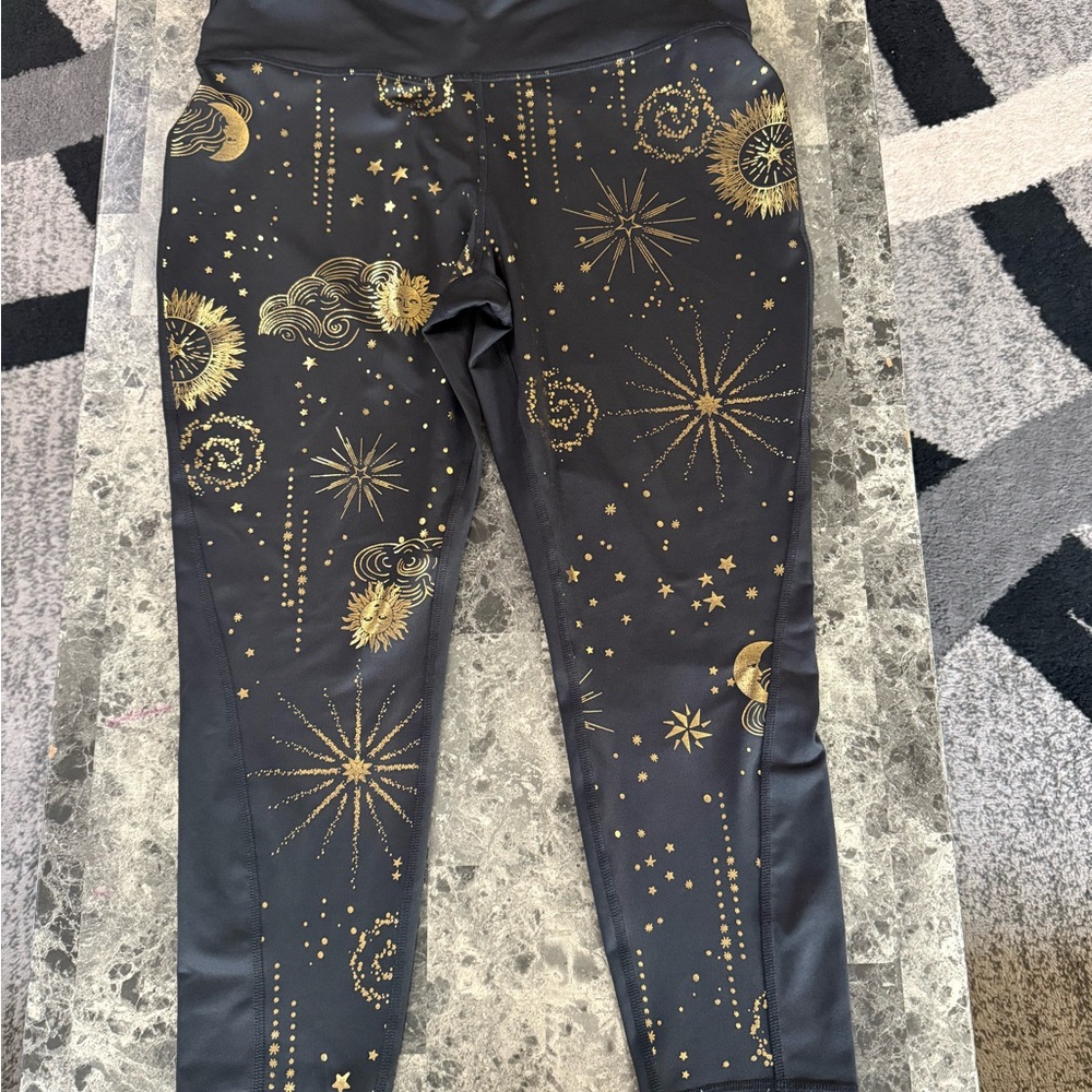 Xersion Black Women’s Leggings with Gold Celestial Print size XL